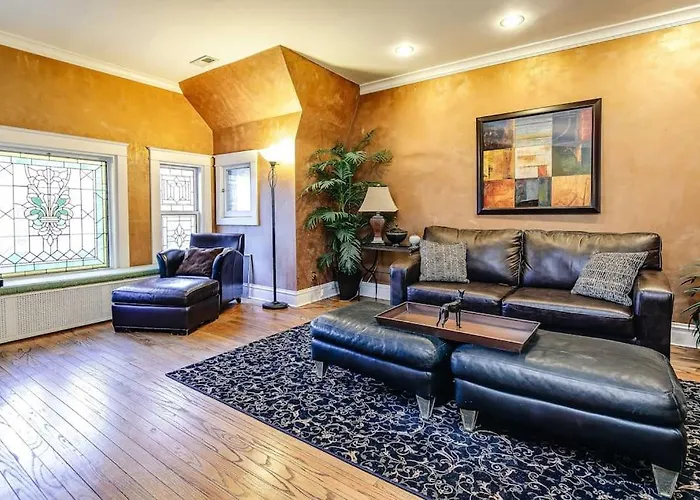 Historic And Unique Brownstone In Gold Coast - Downtown - 3