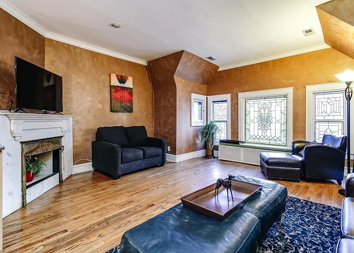 Historic And Unique Brownstone In Gold Coast - Downtown - 3