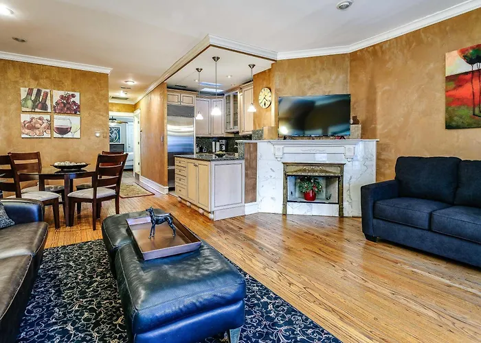 Historic And Unique Brownstone In Gold Coast - Downtown - 3